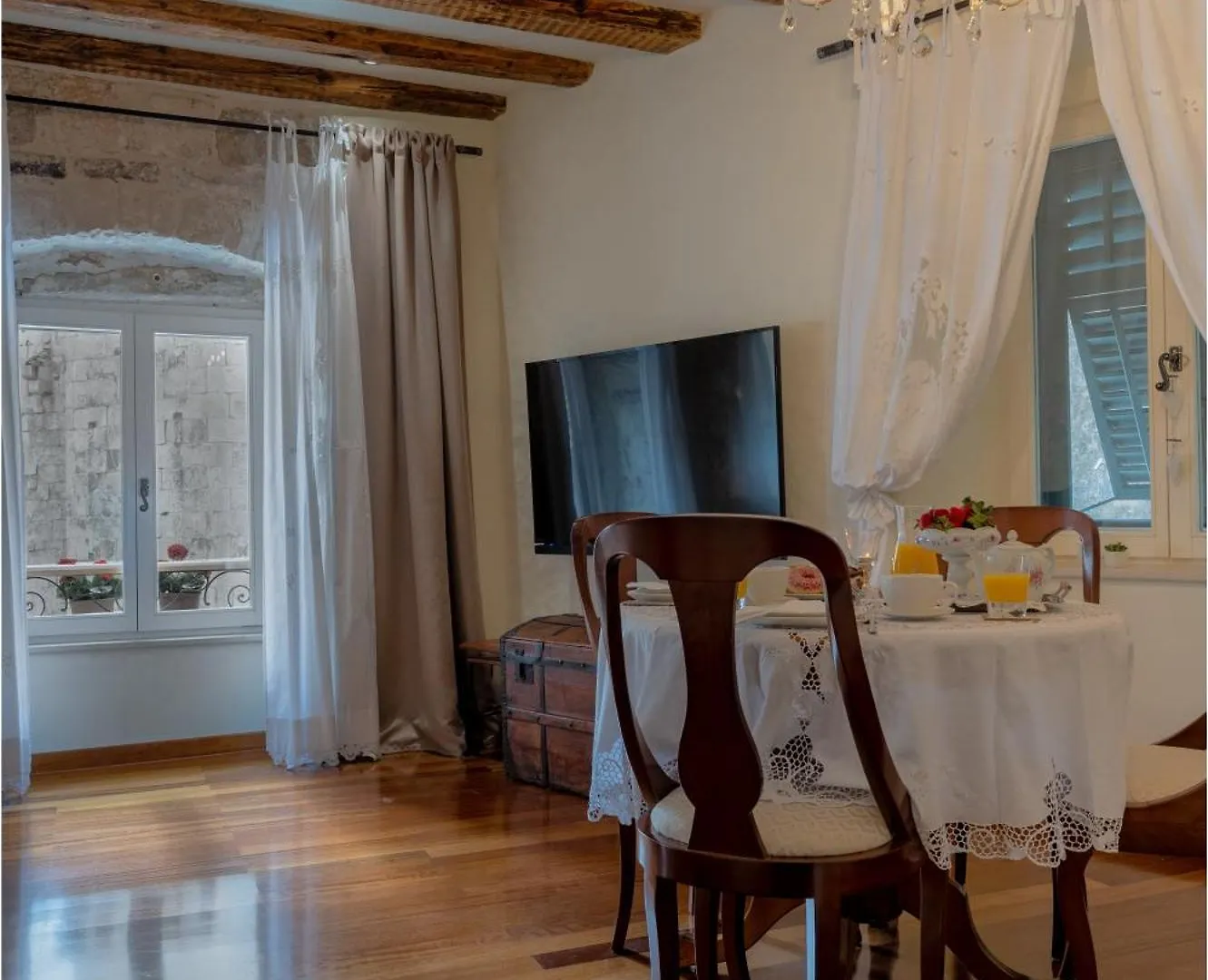 Stone Pearl Heritage Luxury Suite Split Apartment