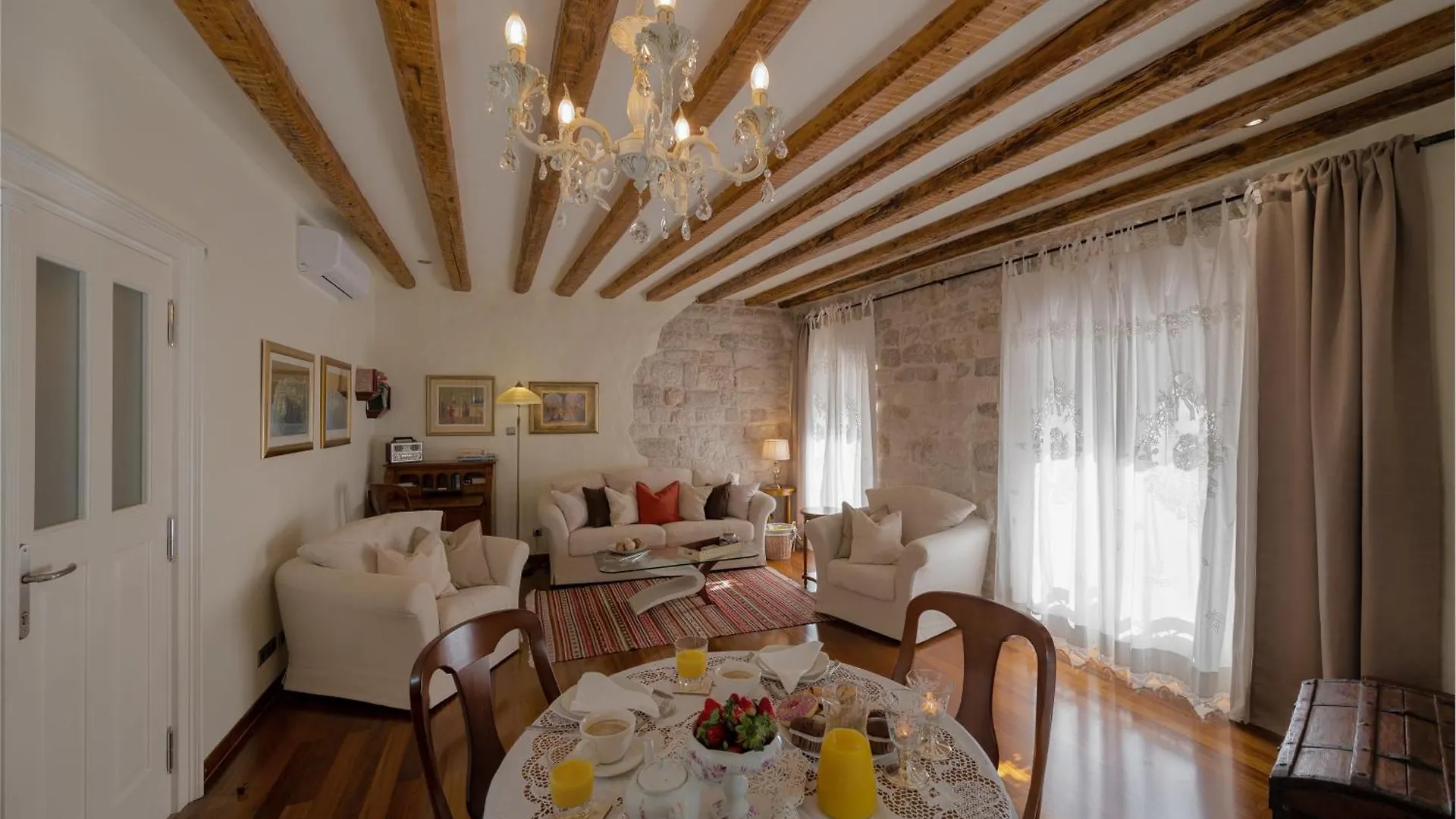 Stone Pearl Heritage Luxury Suite Split Apartment